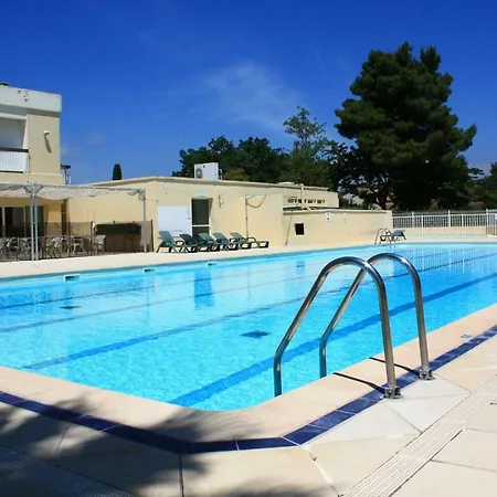 مكان تخييم Camping Mer Et Montagne 3*