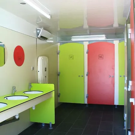 مكان تخييم Camping Mer Et Montagne سيكس-فور-لو-بلاج